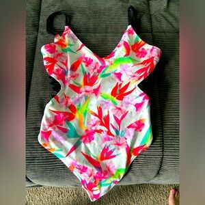 VS Pink bathing suit, worn once! Size medium! Washed and hung dry! Super cute!